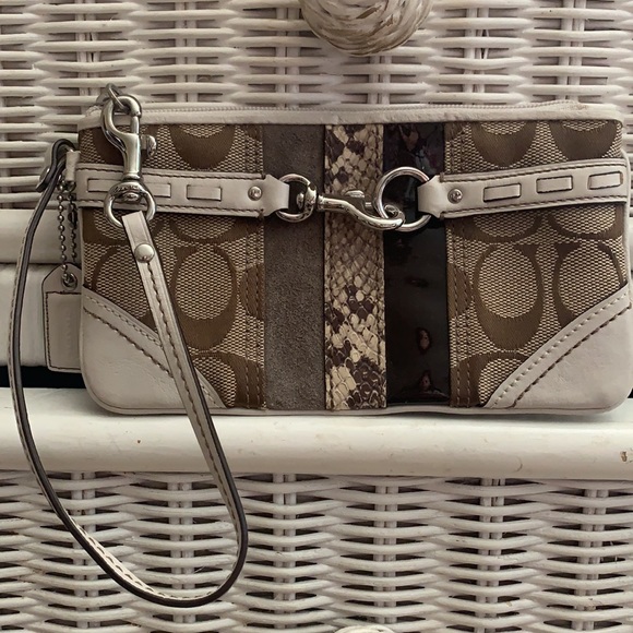 Coach snake print white wristlet - Picture 3 of 3
